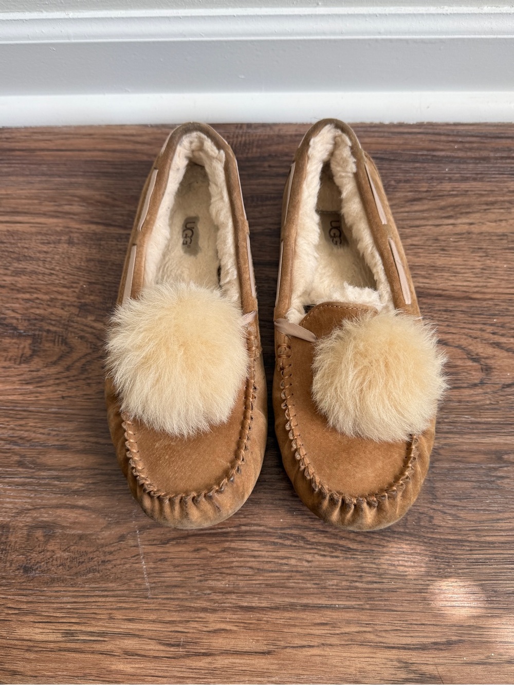 UGG Dakota Chestnut Brown Suede Shearling Pom Pom Slippers Shoes Size 10 Women